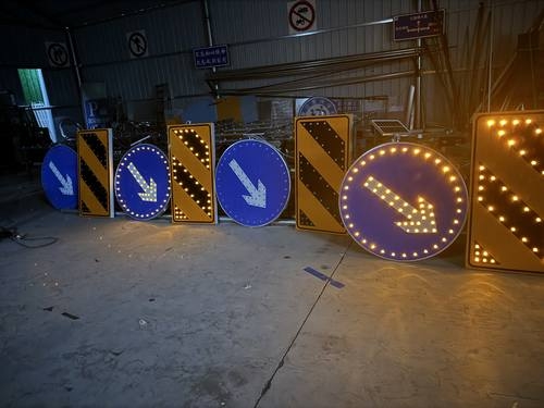 临汾临汾河南太阳能自发光交通路标牌厂家